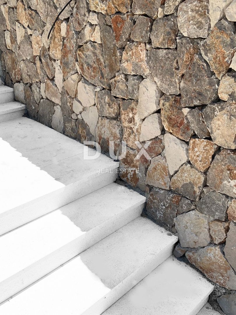 CRIKVENICA - Pritlično stanovanje z vrtom! GARAŽA!