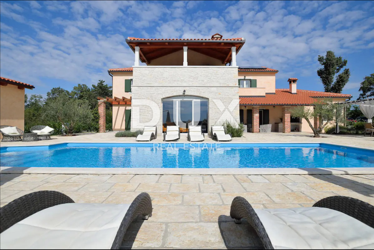 ISTRA, VIŠNJAN - Istrska vila obdana z naravo