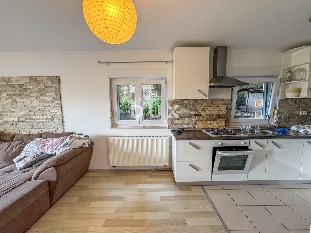 RIJEKA, MATULJI - čudovito stanovanje z vrtom v novejši hiši, idealen družinski dom ali naložba v bližini infrastrukture in mesta