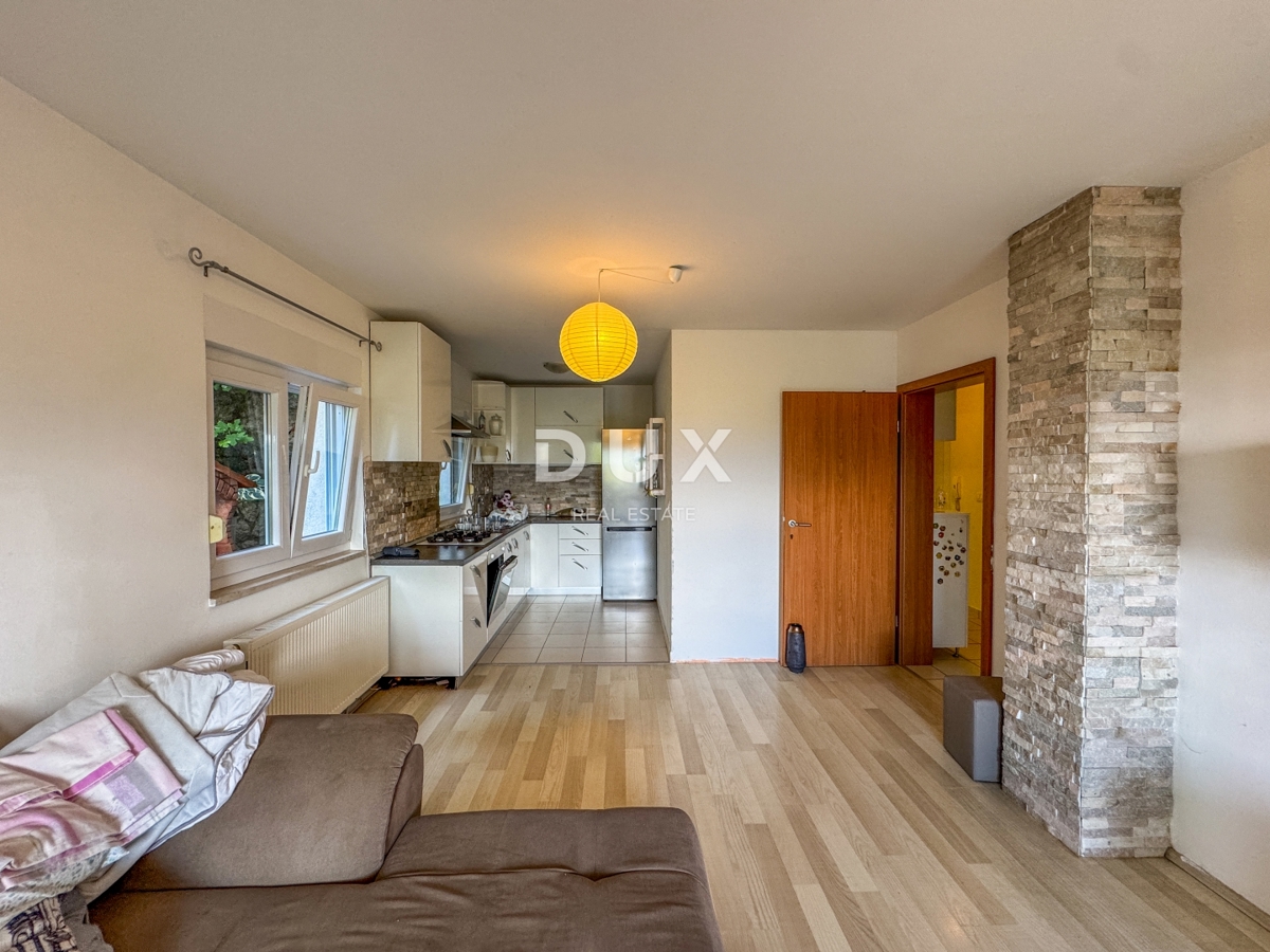 RIJEKA, MATULJI - čudovito stanovanje z vrtom v novejši hiši, idealen družinski dom ali naložba v bližini infrastrukture in mesta