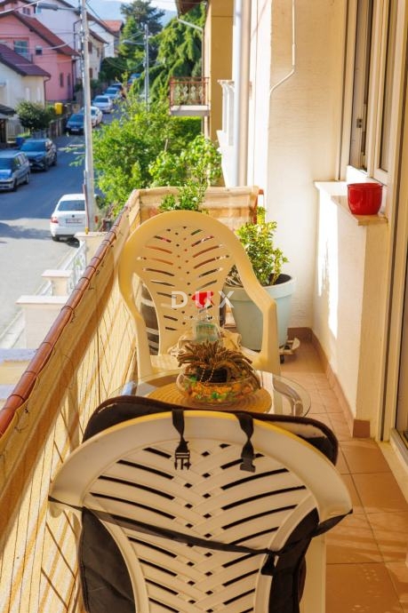 ZAGREB, DUBRAVA - Prostorna hiša v treh nadstropjih z dvoriščem, savno in možnostjo treh stanovanj