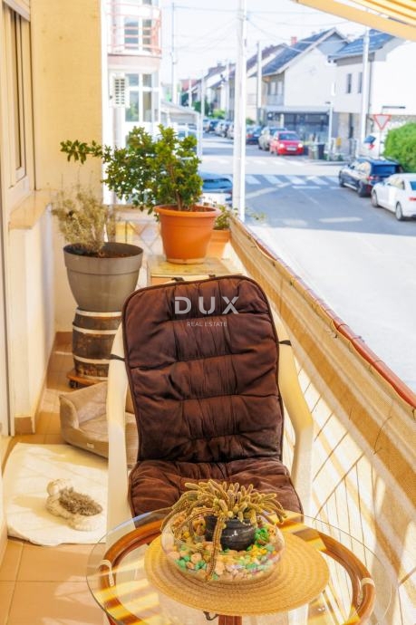 ZAGREB, DUBRAVA - Prostorna hiša v treh nadstropjih z dvoriščem, savno in možnostjo treh stanovanj