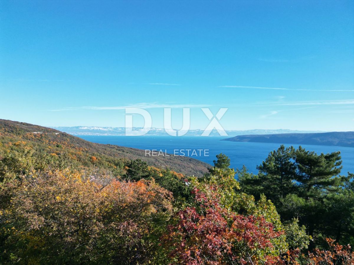 OPATIJA, BRSEČ, NAČINOVIĆI - gradbeno zemljišče 543m2 s projektom za vilo in panoramskim pogledom na morje 