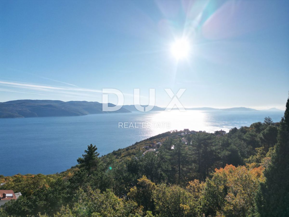 OPATIJA, BRSEČ, NAČINOVIĆI - gradbeno zemljišče 543m2 s projektom za vilo in panoramskim pogledom na morje 