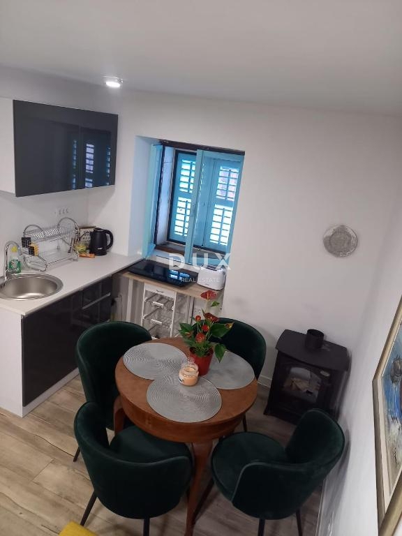 ISTRA, VODNJAN - Obnovljena hiša z dvema apartmajema