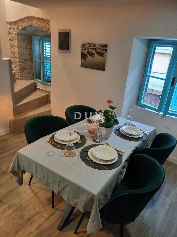 ISTRA, VODNJAN - Obnovljena hiša z dvema apartmajema