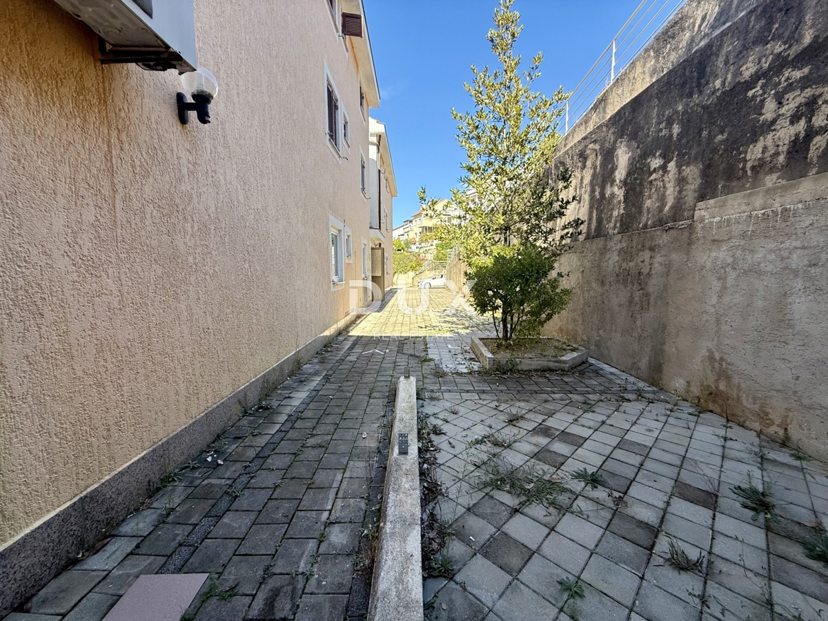 OTOK KRK, NJIVICE - 3-sobno stanovanje v bližini morja!