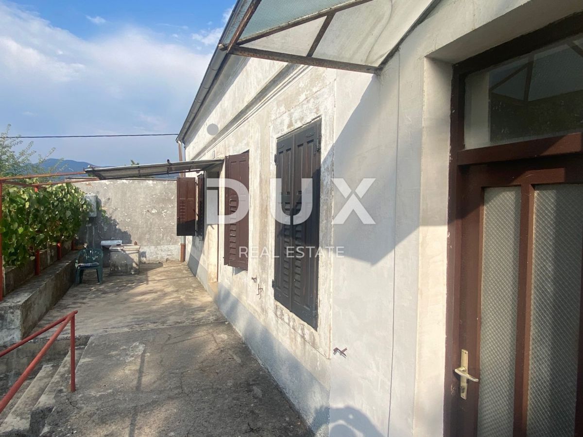 RIJEKA, ČAVLE - samostojna hiša + 4.000 m2 GRADBENEGA ZEMLJIŠČA! PRILOŽNOST!