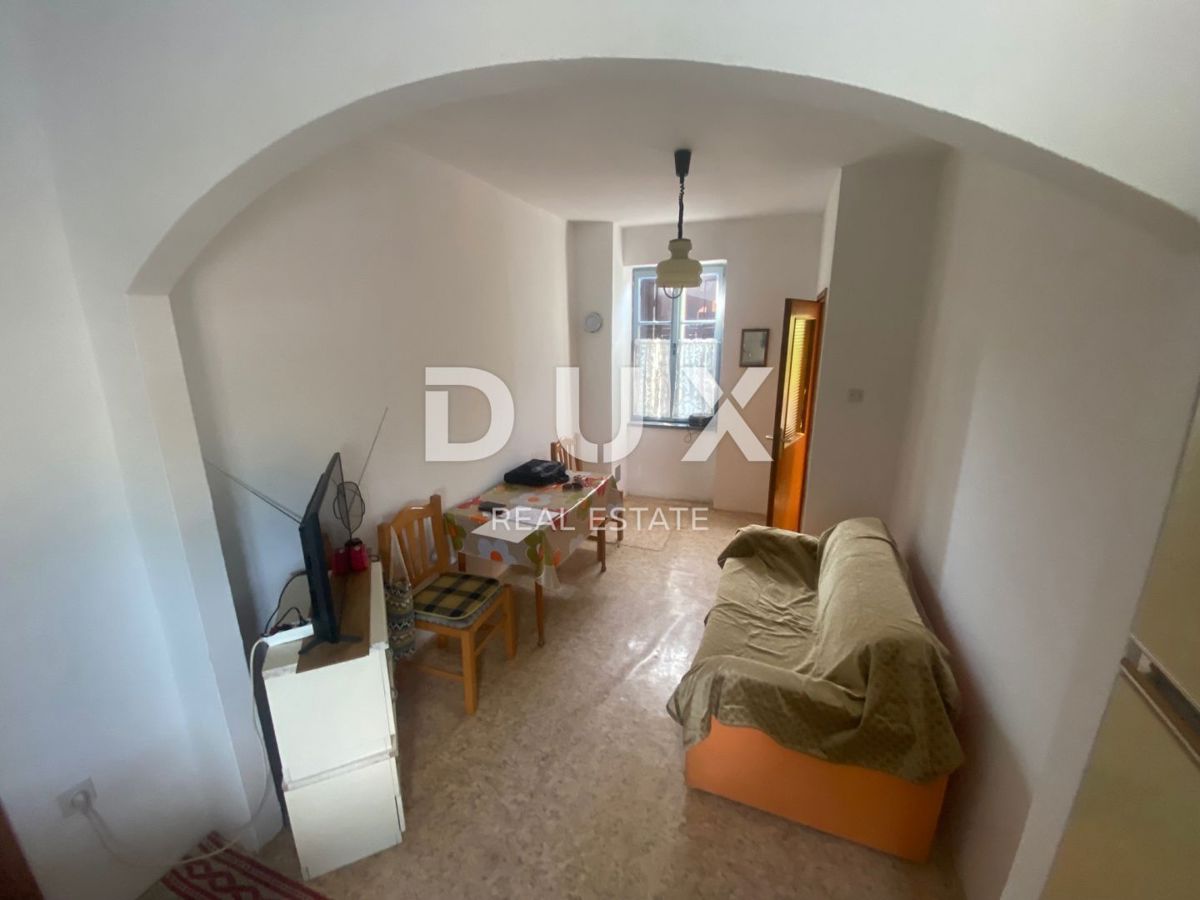 RIJEKA, ČAVLE - samostojna hiša + 4.000 m2 GRADBENEGA ZEMLJIŠČA! PRILOŽNOST!