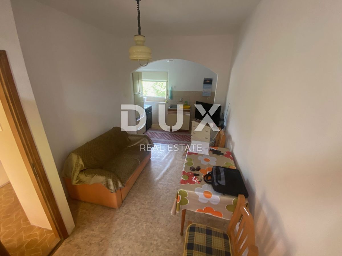 RIJEKA, ČAVLE - samostojna hiša + 4.000 m2 GRADBENEGA ZEMLJIŠČA! PRILOŽNOST!