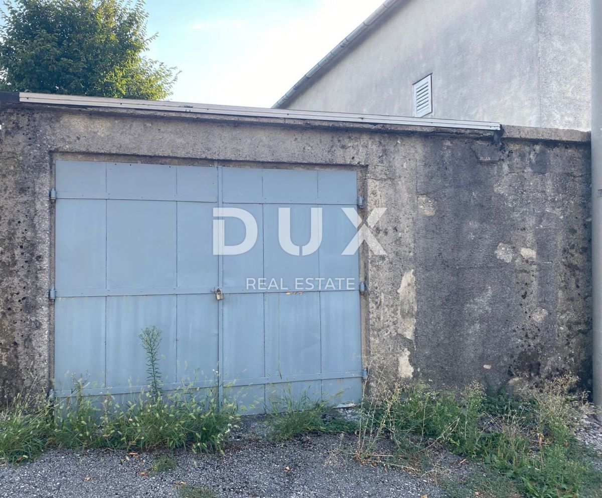 RIJEKA, ČAVLE - samostojna hiša + 4.000 m2 GRADBENEGA ZEMLJIŠČA! PRILOŽNOST!