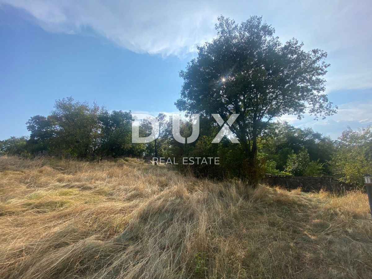 RIJEKA, ČAVLE - samostojna hiša + 4.000 m2 GRADBENEGA ZEMLJIŠČA! PRILOŽNOST!