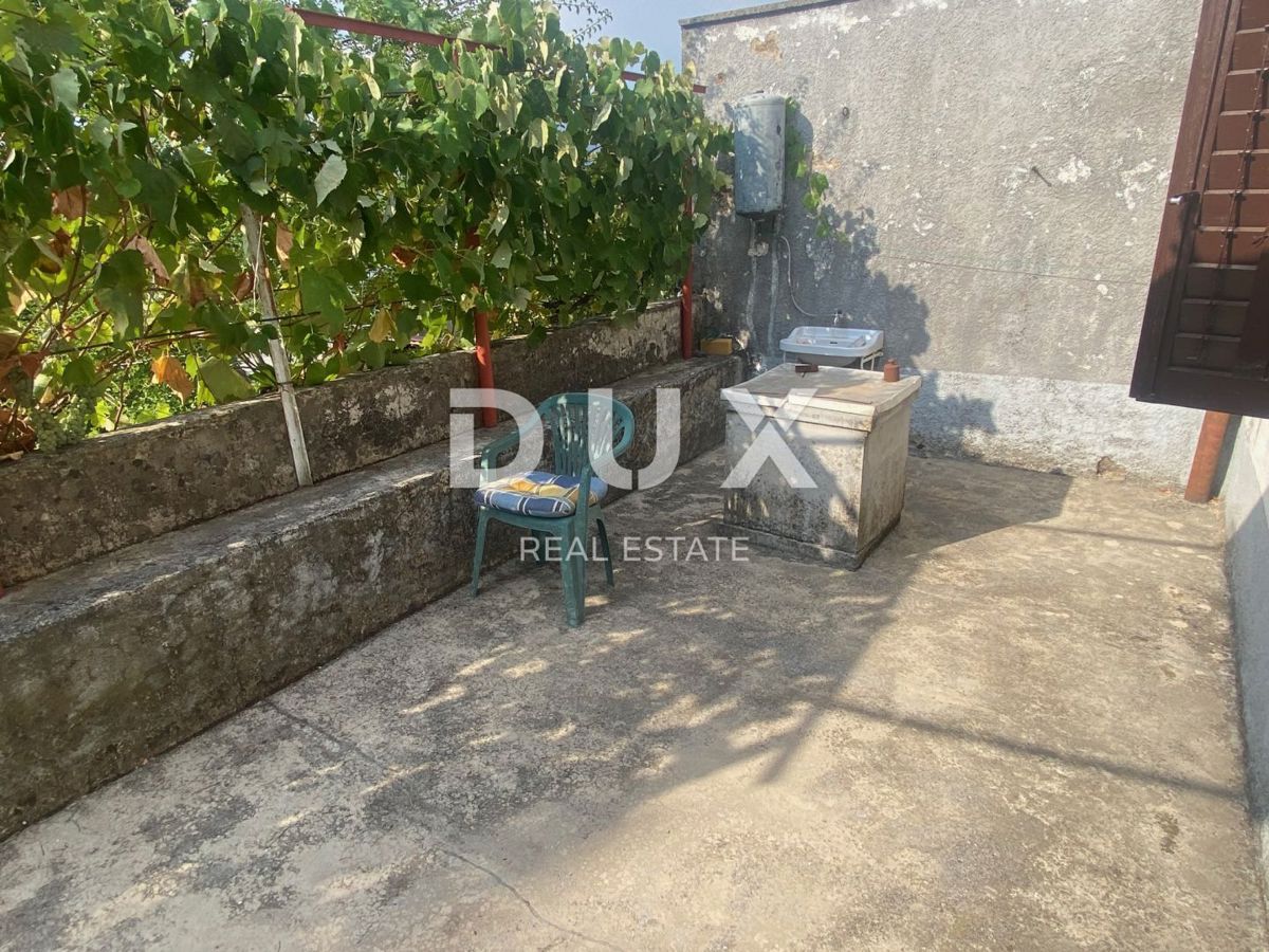 RIJEKA, ČAVLE - samostojna hiša + 4.000 m2 GRADBENEGA ZEMLJIŠČA! PRILOŽNOST!