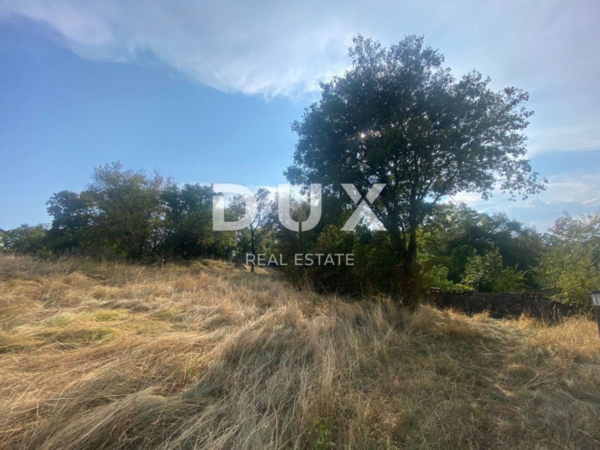 RIJEKA, ČAVLE - samostojna hiša + 4.000 m2 GRADBENEGA ZEMLJIŠČA! PRILOŽNOST!