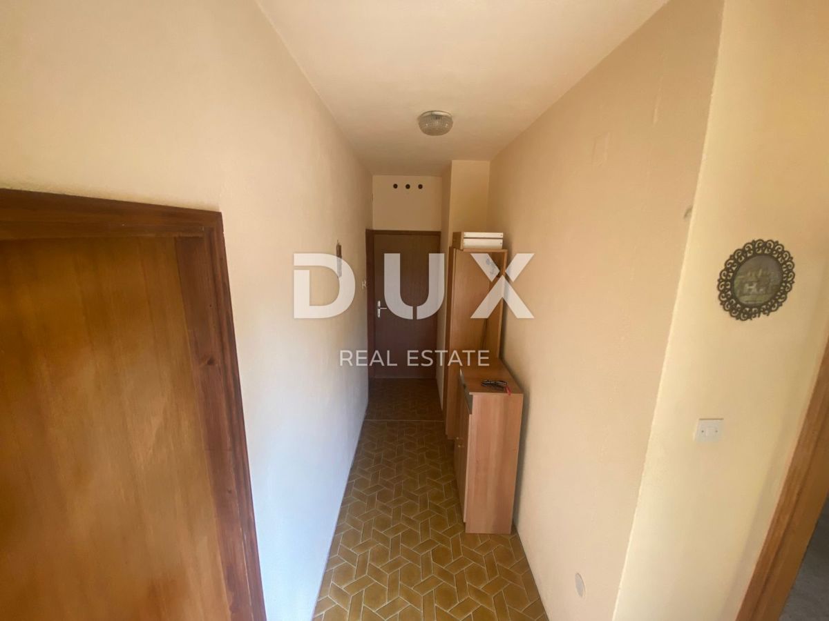 RIJEKA, ČAVLE - samostojna hiša + 4.000 m2 GRADBENEGA ZEMLJIŠČA! PRILOŽNOST!