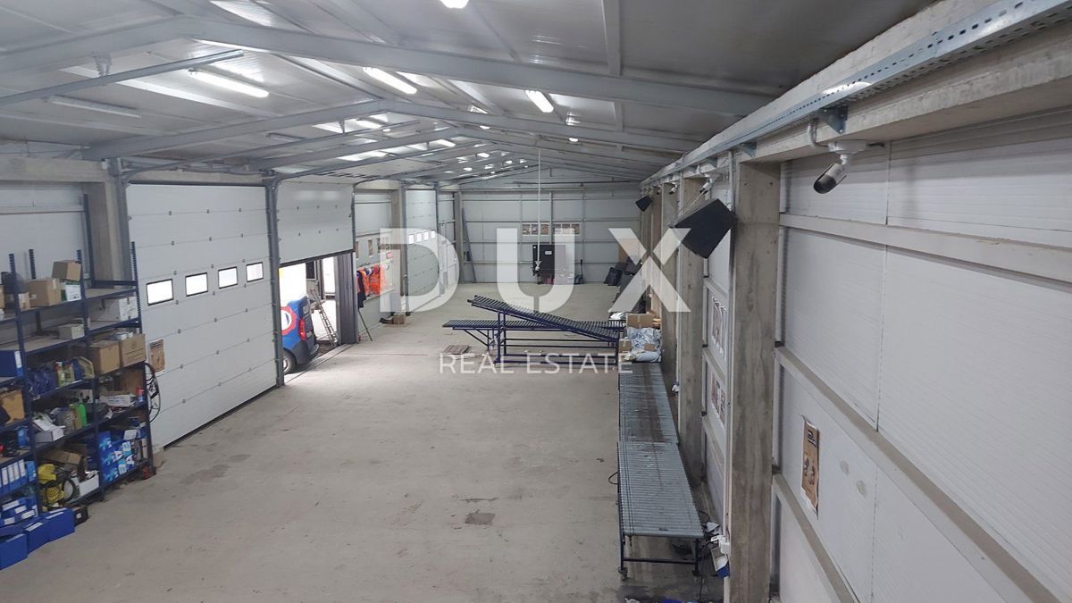 RIJEKA, ČAVLE - gospodarsko poslopje 380 m2, na stavbnem zemljišču velikosti 3763 m2