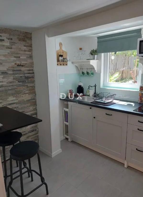 OTOK KRK, MESTO KRK - Studio apartma v pritličju z vrtom