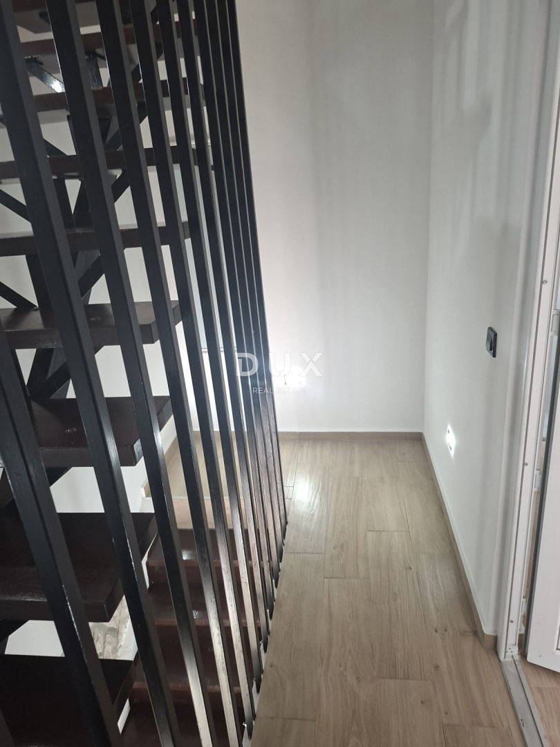 CRIKVENICA - Vrstna hiša, v središču Crikvenice