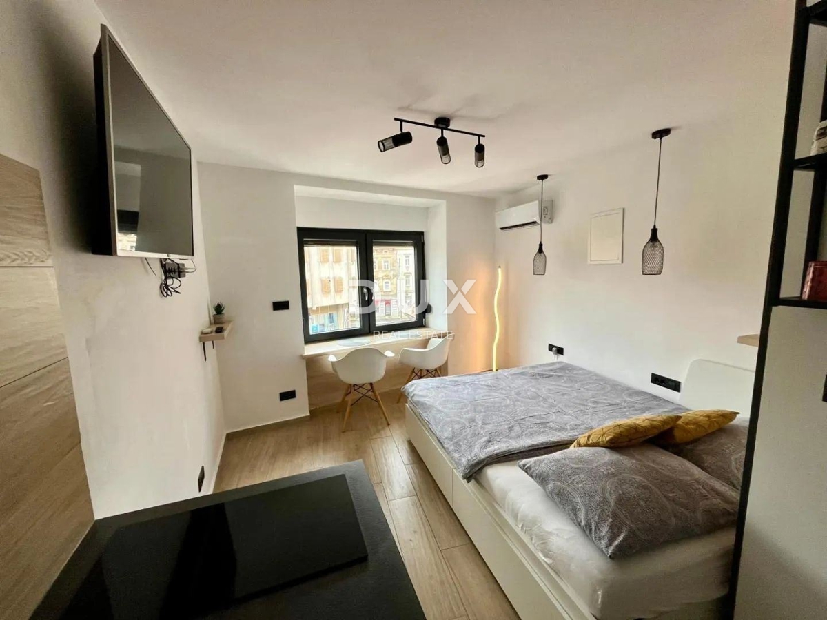 CRIKVENICA - Vrstna hiša, v središču Crikvenice