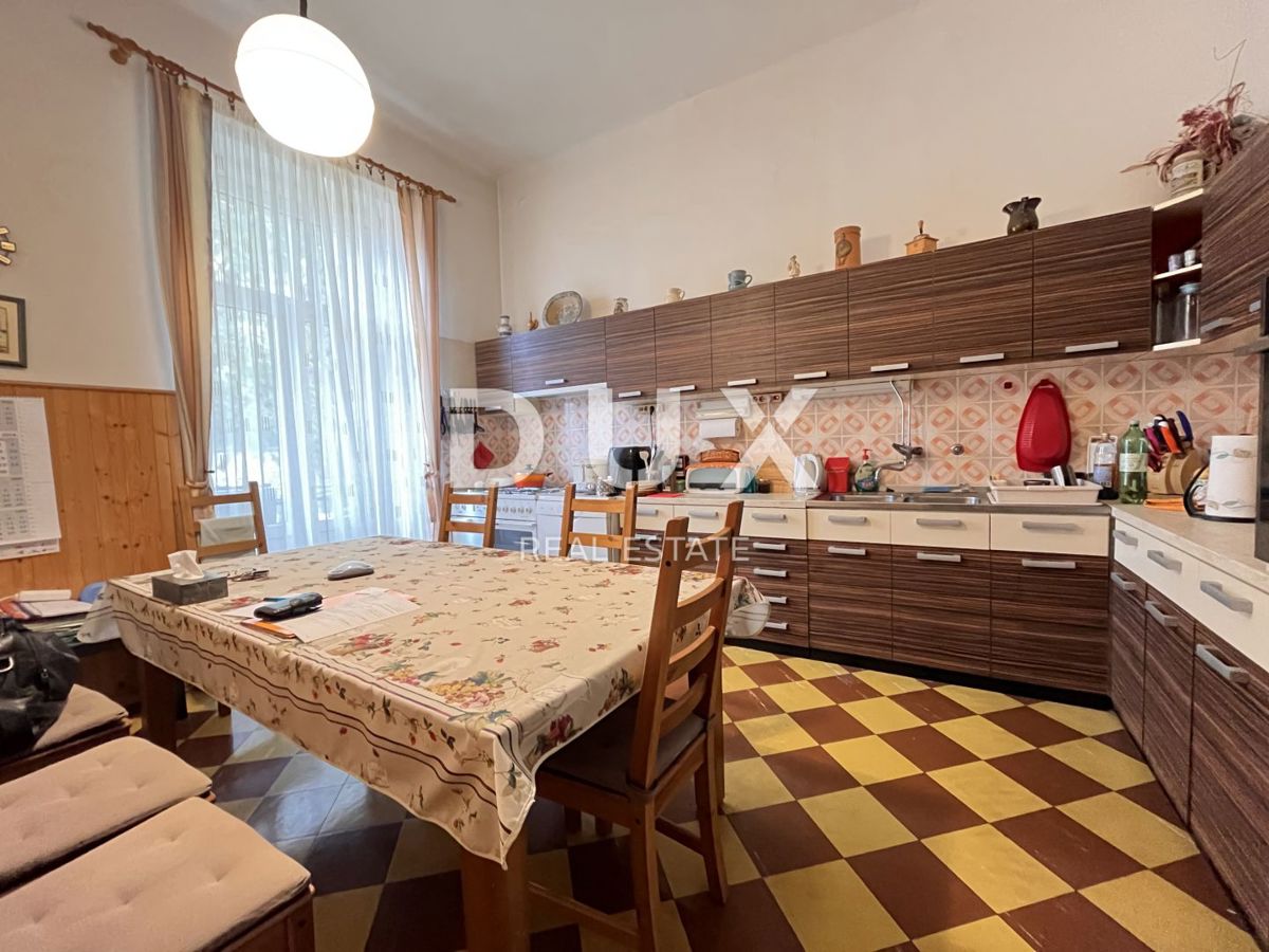 RIJEKA, BELVEDER - 6-sobno stanovanje z ložo in balkonom za investicijo na odlični lokaciji