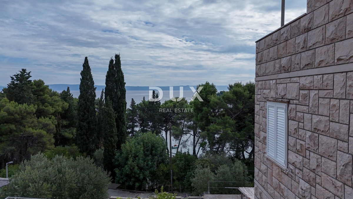 OTOK BRAČ, SUMARTIN - Kamnita apartmajska hiša z garažo, 2. vrsta do morja