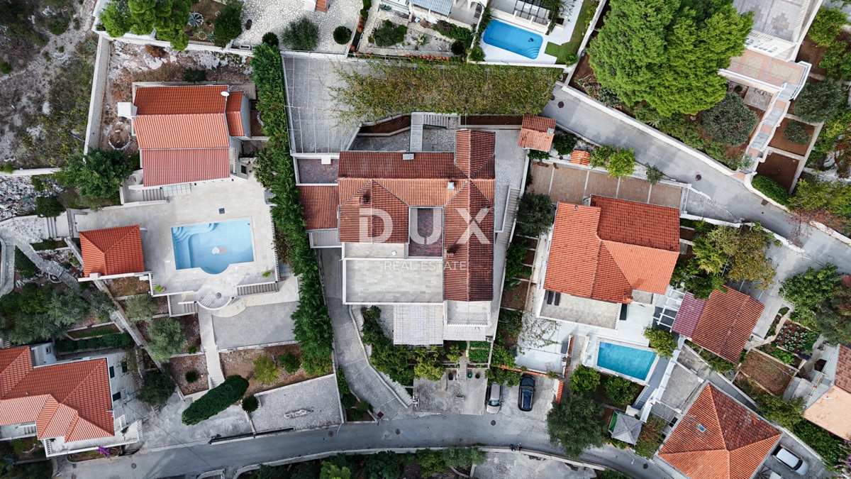 OTOK BRAČ, SUMARTIN - Kamnita apartmajska hiša z garažo, 2. vrsta do morja