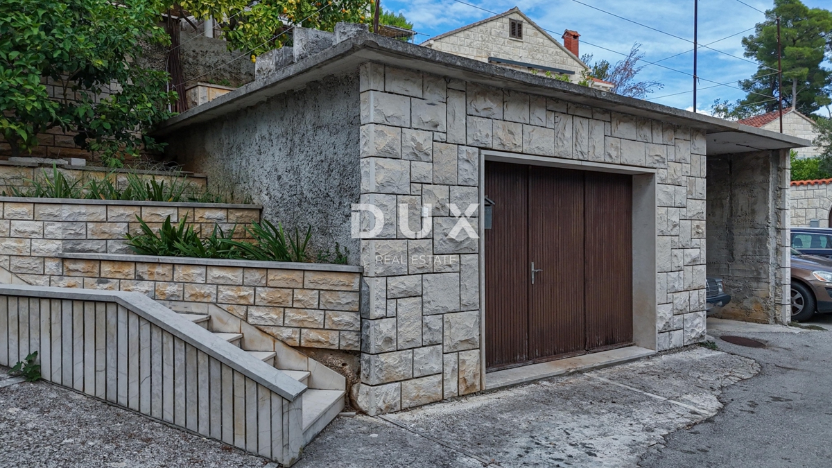 OTOK BRAČ, SUMARTIN - Kamnita apartmajska hiša z garažo, 2. vrsta do morja