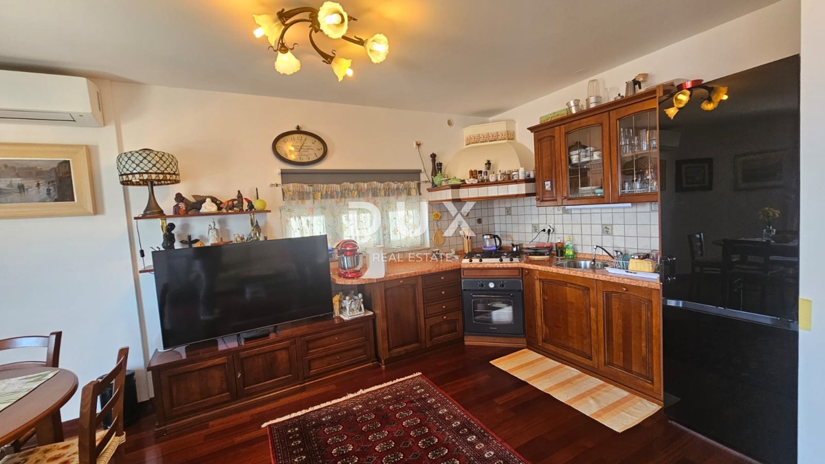 OPATIJA, CENTER - 2 spalnici + dnevna soba, 75m2, kraj, kjer se vsak dan začne s pogledom na morje