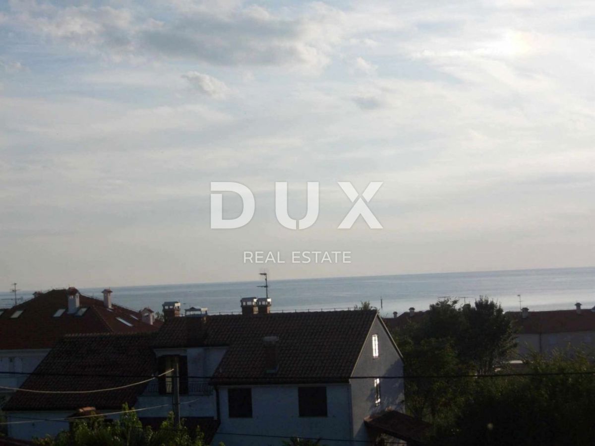 ISTRA, SAVUDRIJA - Dve hiši z garažami + gradbeno zemljišče - 200 m OD MORJA!!