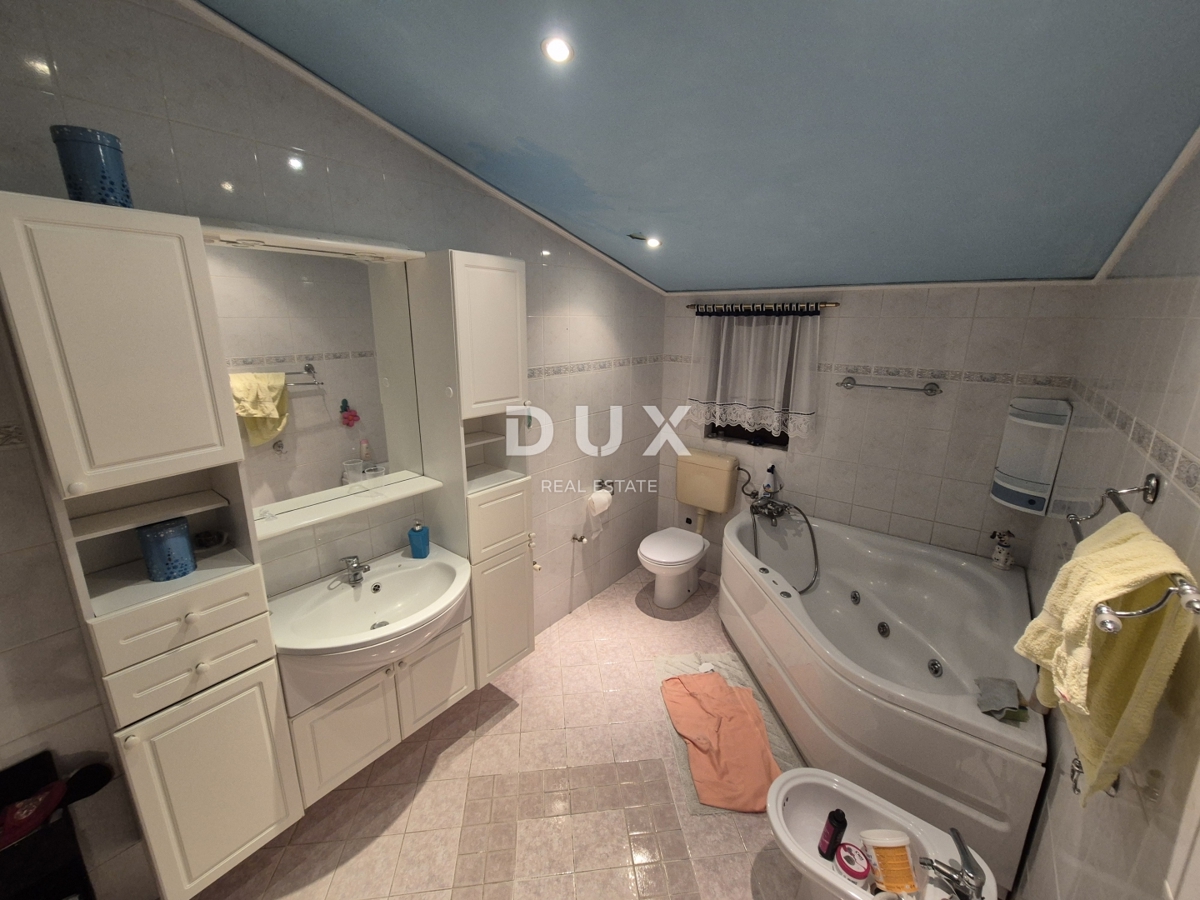 ISTRA, SAVUDRIJA - Dve hiši z garažami + gradbeno zemljišče - 200 m OD MORJA!!