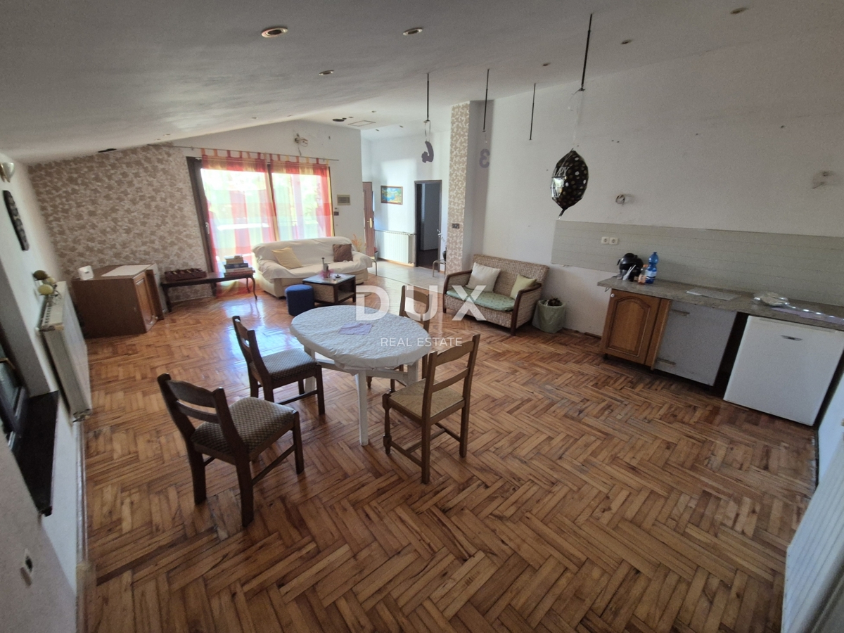 ISTRA, SAVUDRIJA - Dve hiši z garažami + gradbeno zemljišče - 200 m OD MORJA!!