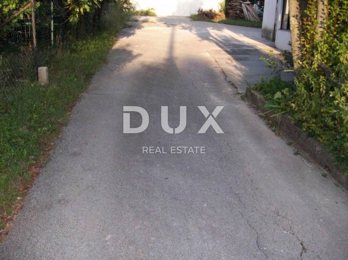 ISTRA, SAVUDRIJA - Dve hiši z garažami + gradbeno zemljišče - 200 m OD MORJA!!