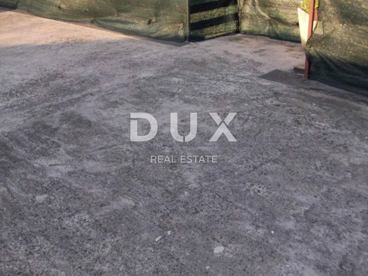 ISTRA, SAVUDRIJA - Dve hiši z garažami + gradbeno zemljišče - 200 m OD MORJA!!