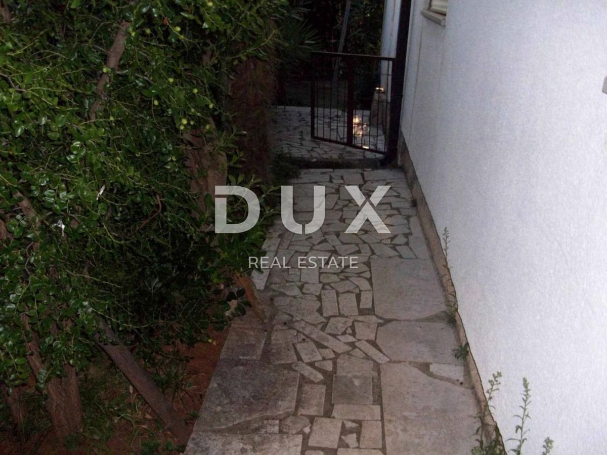 ISTRA, SAVUDRIJA - Dve hiši z garažami + gradbeno zemljišče - 200 m OD MORJA!!