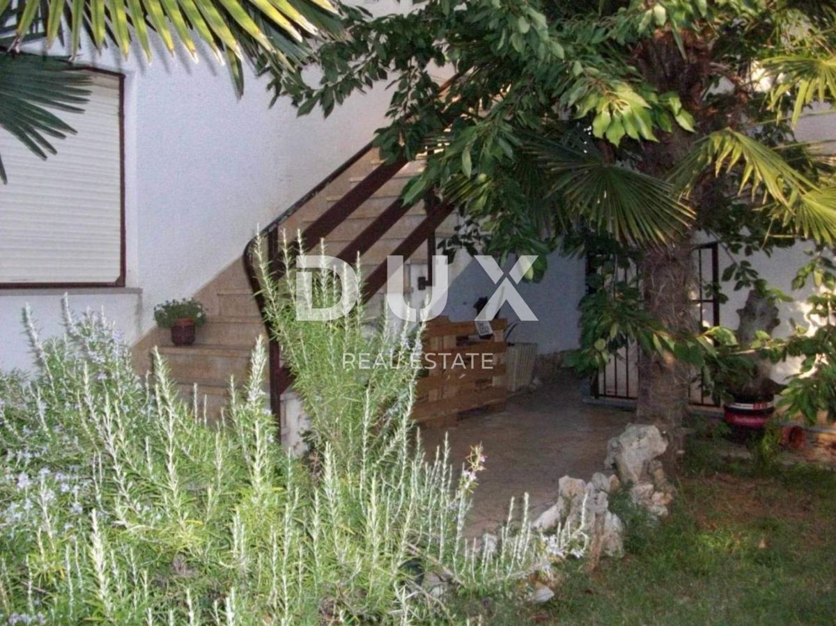 ISTRA, SAVUDRIJA - Dve hiši z garažami + gradbeno zemljišče - 200 m OD MORJA!!