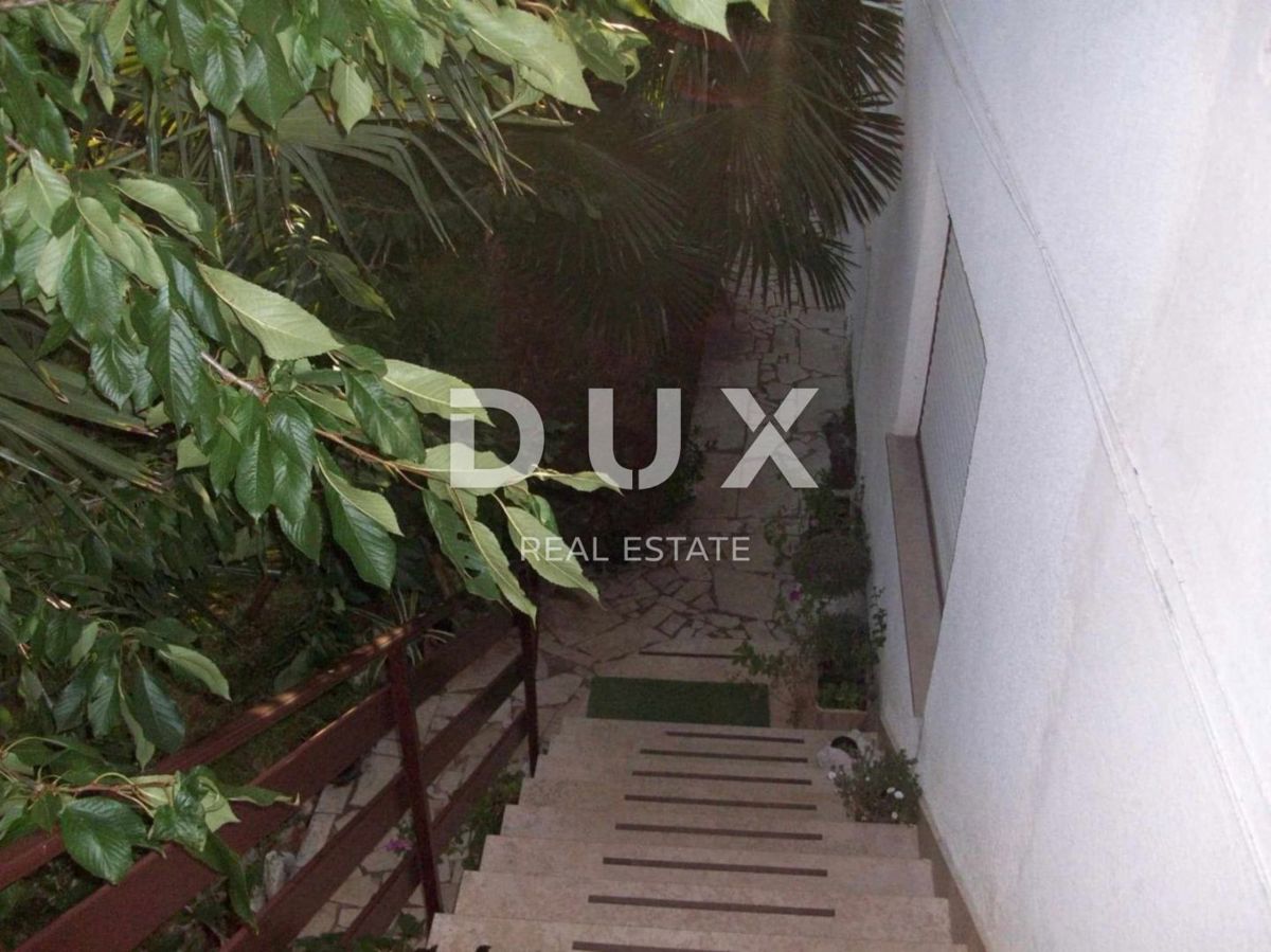 ISTRA, SAVUDRIJA - Dve hiši z garažami + gradbeno zemljišče - 200 m OD MORJA!!