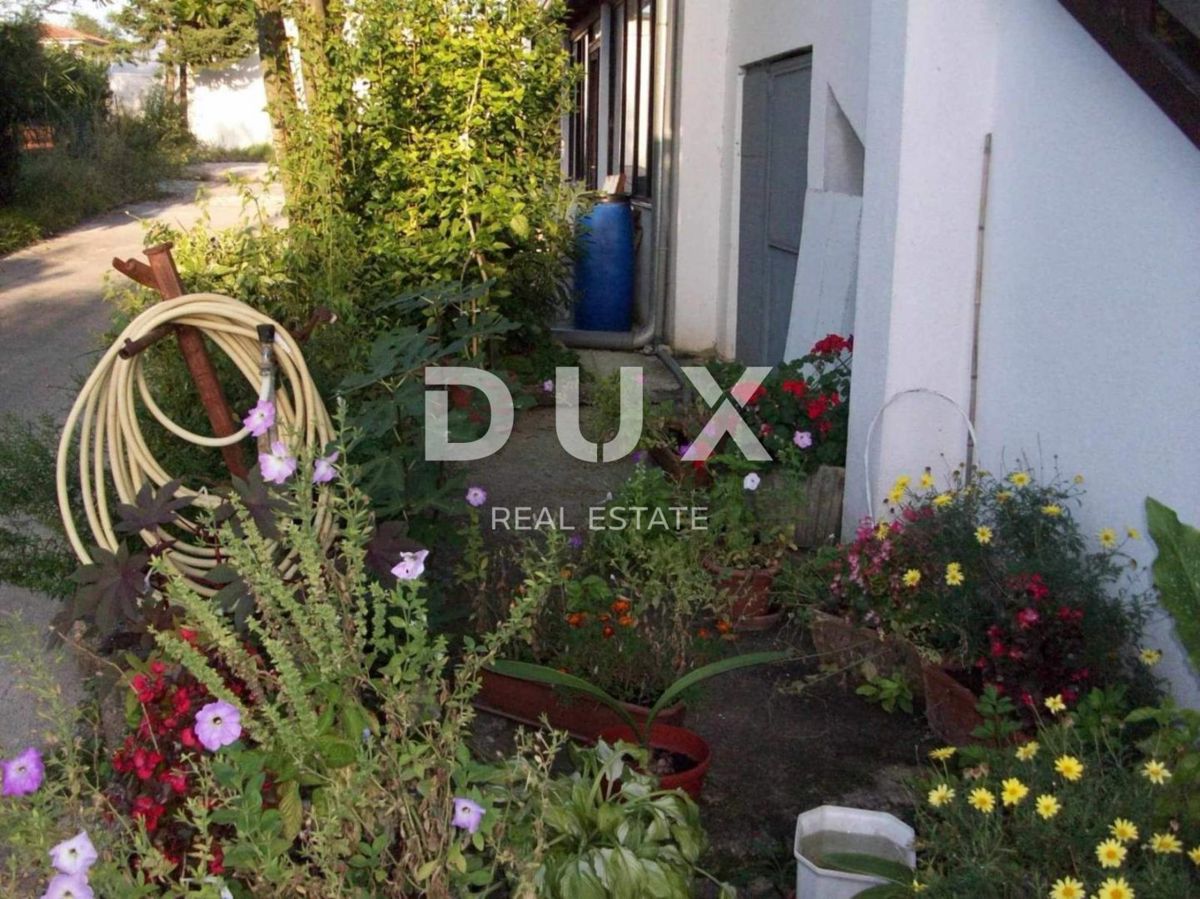 ISTRA, SAVUDRIJA - Dve hiši z garažami + gradbeno zemljišče - 200 m OD MORJA!!