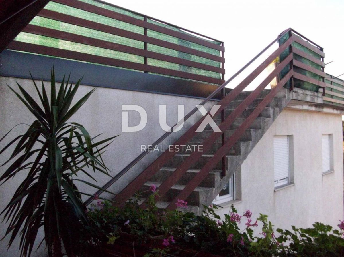 ISTRA, SAVUDRIJA - Dve hiši z garažami + gradbeno zemljišče - 200 m OD MORJA!!