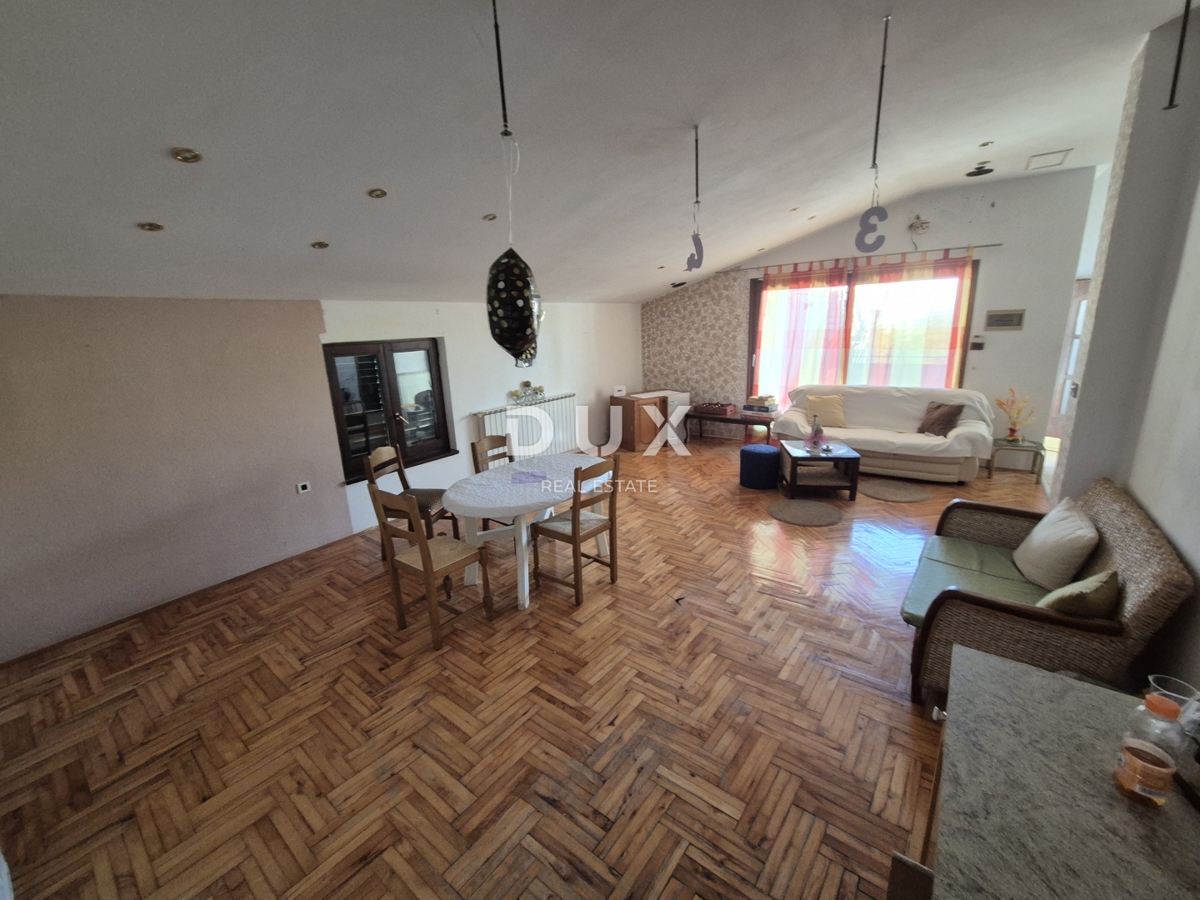 ISTRA, SAVUDRIJA - Dve hiši z garažami + gradbeno zemljišče - 200 m OD MORJA!!