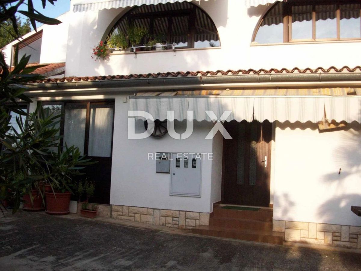 ISTRA, SAVUDRIJA - Dve hiši z garažami + gradbeno zemljišče - 200 m OD MORJA!!