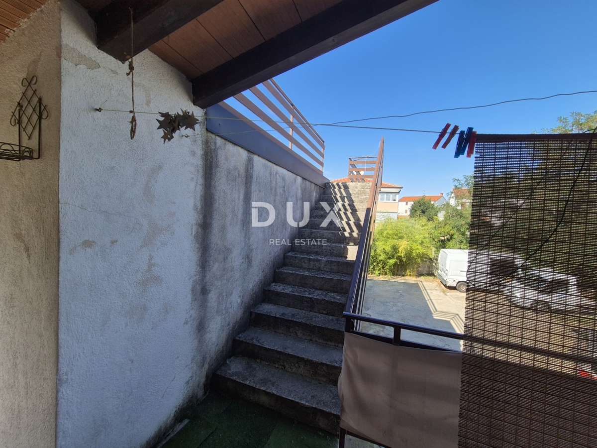 ISTRA, SAVUDRIJA - Dve hiši z garažami + gradbeno zemljišče - 200 m OD MORJA!!