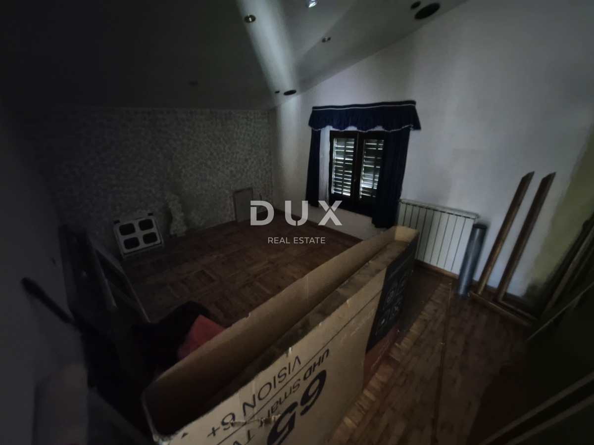 ISTRA, SAVUDRIJA - Dve hiši z garažami + gradbeno zemljišče - 200 m OD MORJA!!