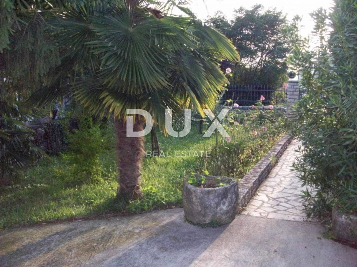 ISTRA, SAVUDRIJA - Dve hiši z garažami + gradbeno zemljišče - 200 m OD MORJA!!