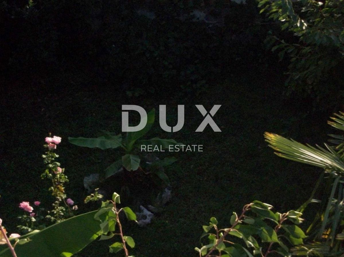 ISTRA, SAVUDRIJA - Dve hiši z garažami + gradbeno zemljišče - 200 m OD MORJA!!