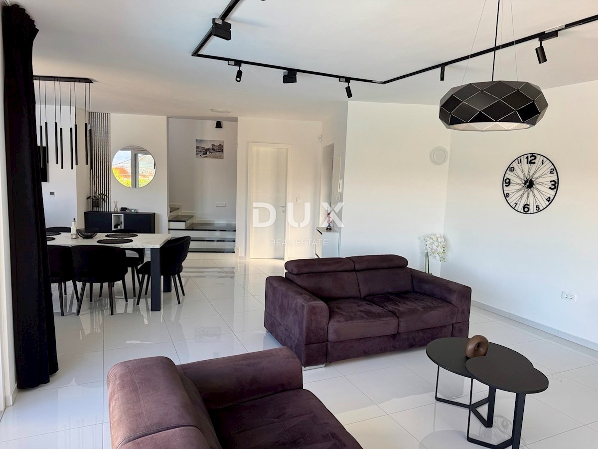 OTOK KRK, MALINSKA – samostojna vila z bazenom, pogledom na morje in popolno zasebnostjo