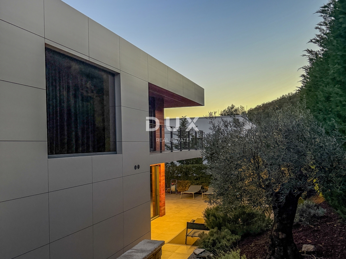 OTOK KRK, MALINSKA – samostojna vila z bazenom, pogledom na morje in popolno zasebnostjo