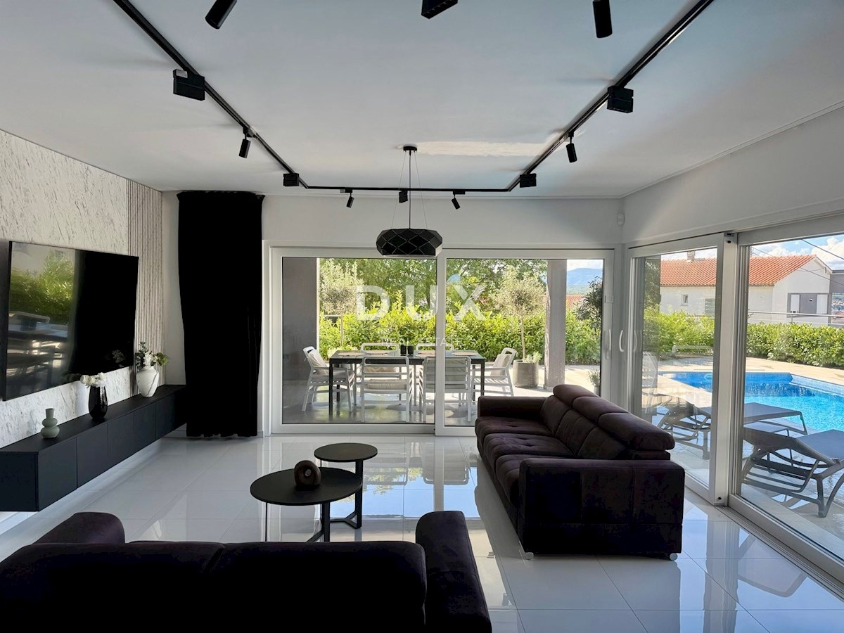 OTOK KRK, MALINSKA – samostojna vila z bazenom, pogledom na morje in popolno zasebnostjo