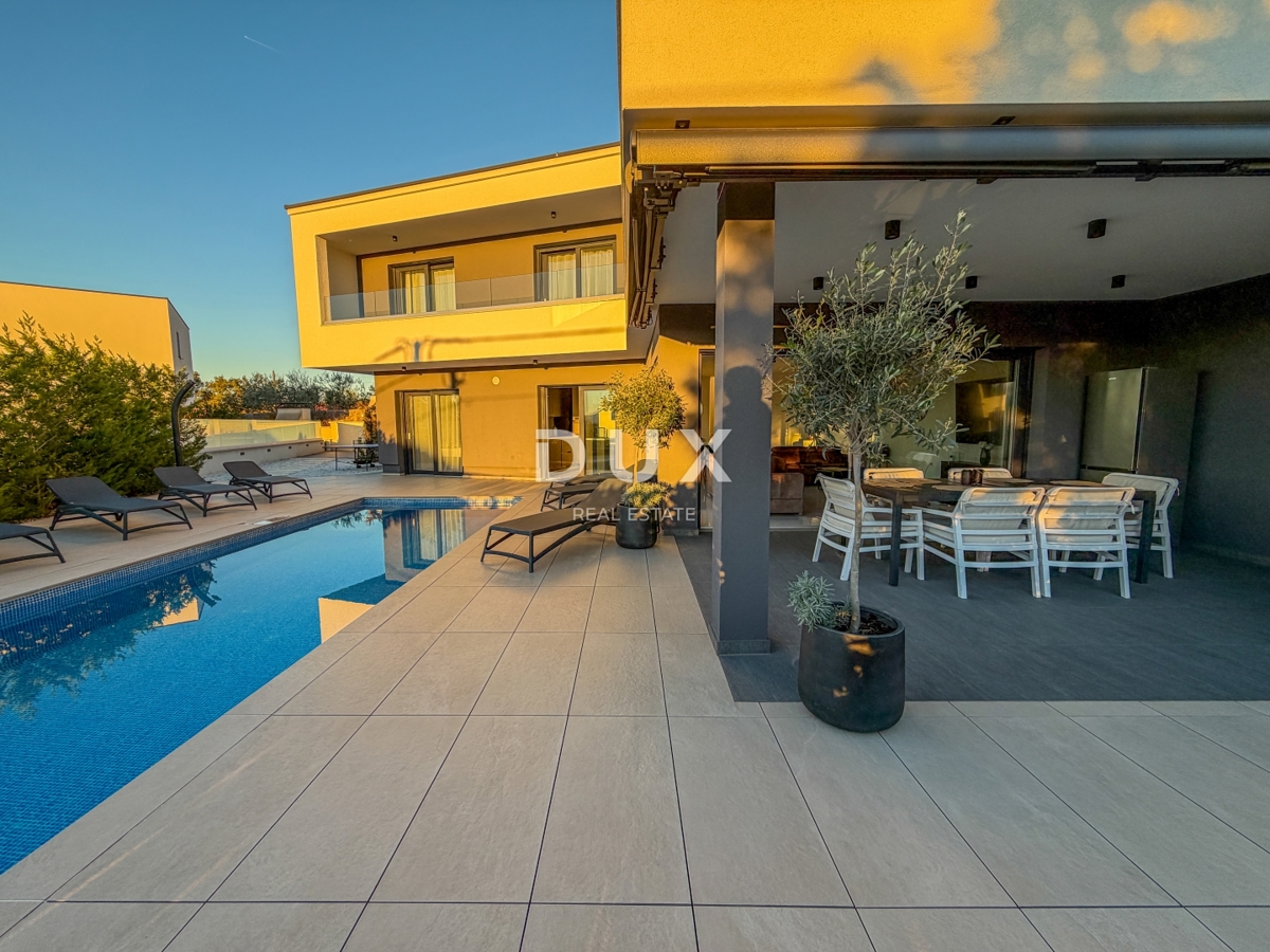 OTOK KRK, MALINSKA – samostojna vila z bazenom, pogledom na morje in popolno zasebnostjo