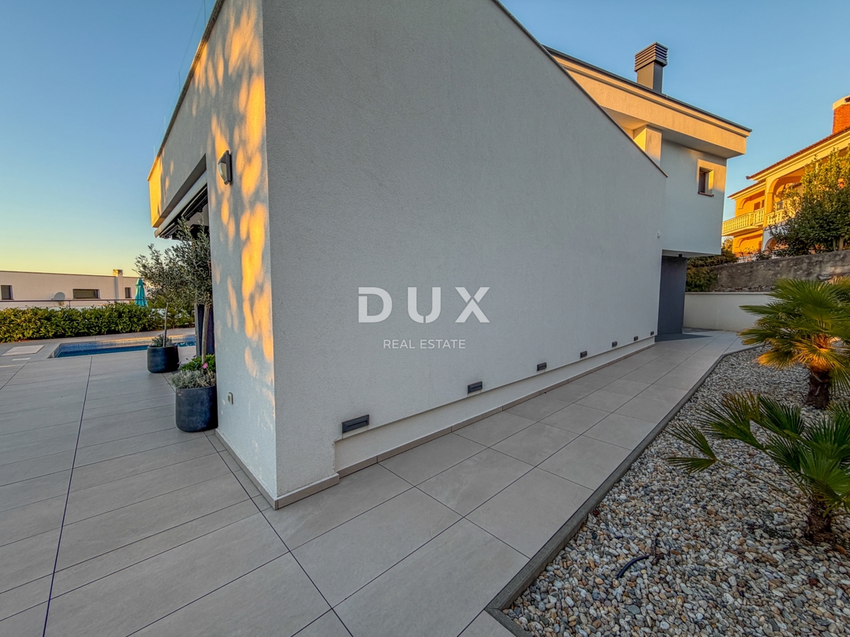 OTOK KRK, MALINSKA – samostojna vila z bazenom, pogledom na morje in popolno zasebnostjo