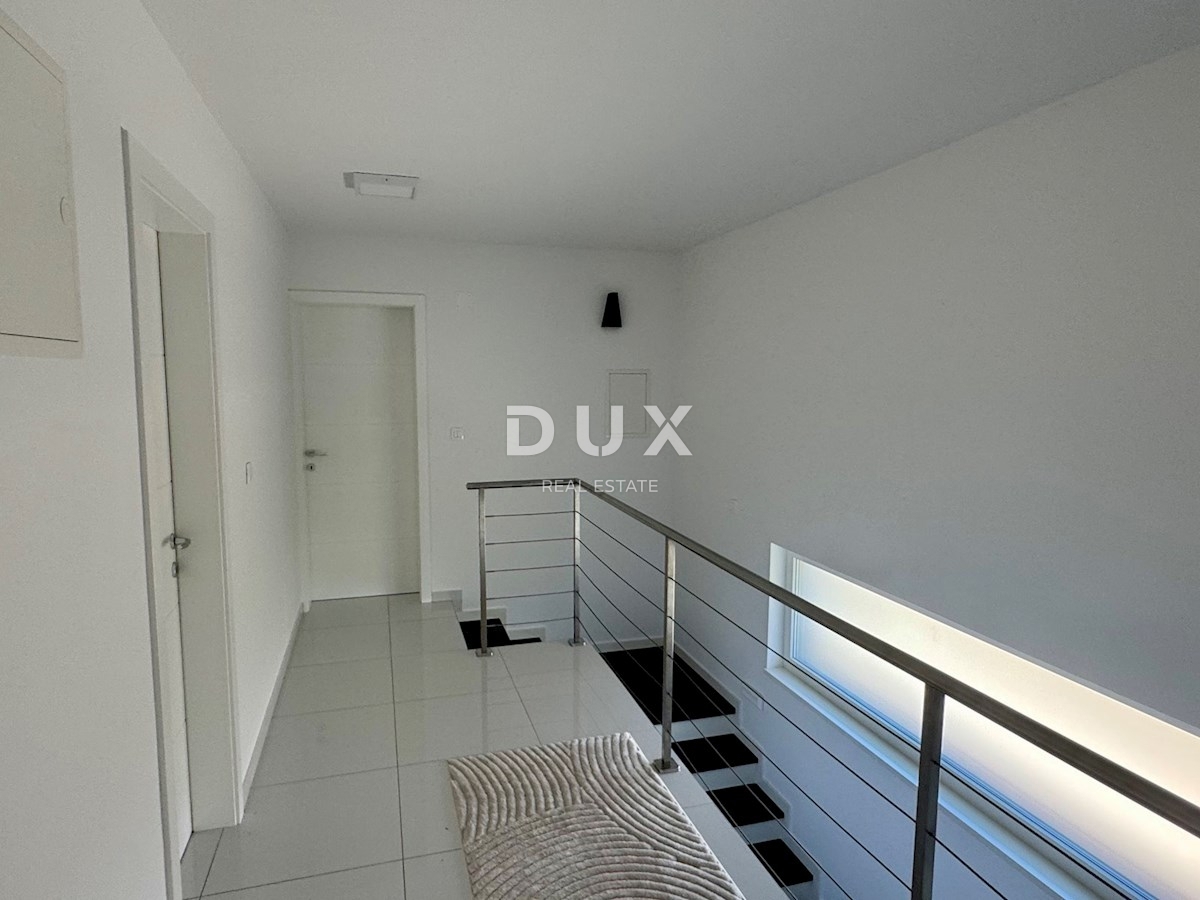 OTOK KRK, MALINSKA – samostojna vila z bazenom, pogledom na morje in popolno zasebnostjo